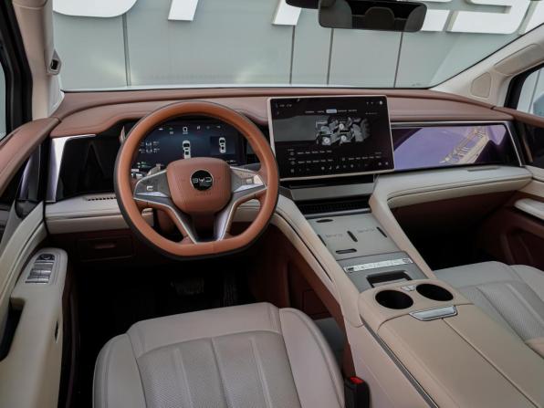 BYD Xia (M9) с пробегом 2025 года, цена 6 475 000 рублей, 346 км, минивэн, Автокод Объявления
