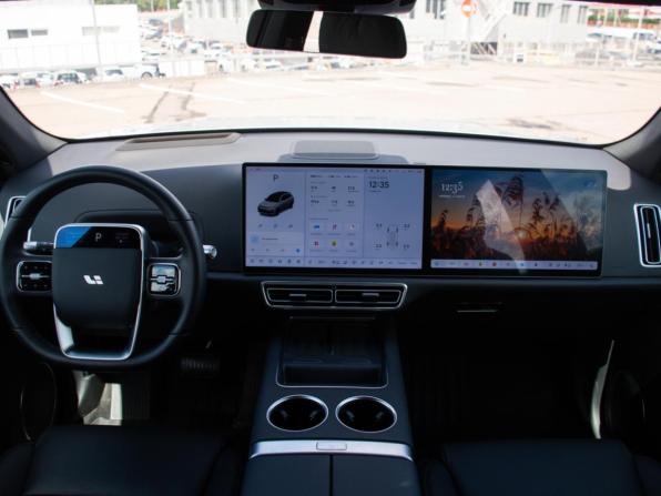 Li Auto (Lixiang) L7 I Рестайлинг с пробегом 2024 года, цена 7 500 000 рублей, 9547 км, внедорожник, Автокод Объявления