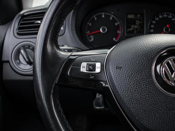 Volkswagen Polo V Рестайлинг с пробегом 2019 года, цена 1 515 000 рублей, 88382 км, седан, Автокод Объявления