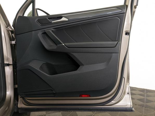 Volkswagen Tiguan II с пробегом 2018 года, цена 2 955 000 рублей, 89168 км, внедорожник, Автокод Объявления