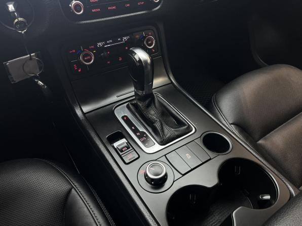 Volkswagen Touareg II с пробегом 2012 года, цена 1 690 000 рублей, 310000 км, внедорожник, Автокод Объявления