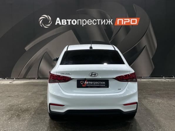 Hyundai Solaris II с пробегом 2018 года, цена 1 320 000 рублей, 131902 км, седан, Автокод Объявления