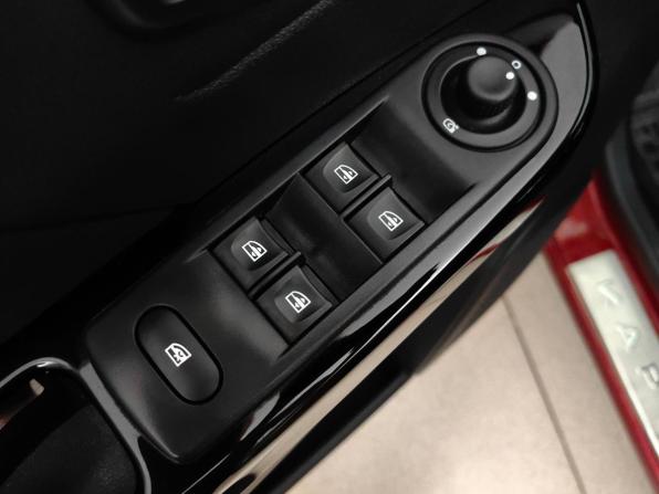 Renault Kaptur I с пробегом 2018 года, цена 1 399 000 рублей, 141309 км, внедорожник, Автокод Объявления