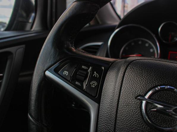 Opel Astra J Рестайлинг с пробегом 2013 года, цена 740 200 рублей, 121667 км, седан, Автокод Объявления