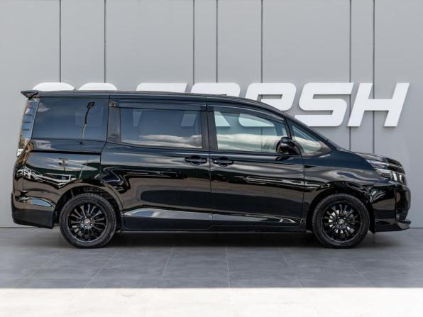 Toyota Voxy III (R80) с пробегом 2017 года, цена 1 750 000 рублей, 158887 км, минивэн, Автокод Объявления