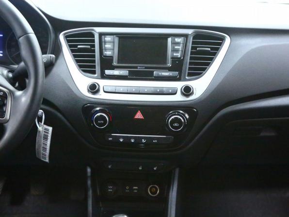 Hyundai Solaris II с пробегом 2017 года, цена 1 099 000 рублей, 151500 км, седан, Автокод Объявления