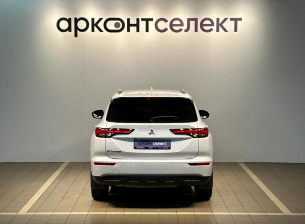 Mitsubishi Outlander IV с пробегом 2023 года, цена 3 727 000 рублей, 4661 км, внедорожник, Автокод Объявления