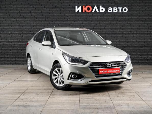Hyundai Solaris II с пробегом 2018 года, цена 1 300 000 рублей, 72205 км, седан, Автокод Объявления