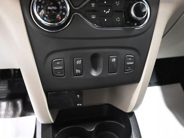Renault Logan II Рестайлинг с пробегом 2018 года, цена 1 245 000 рублей, 34470 км, седан, Автокод Объявления