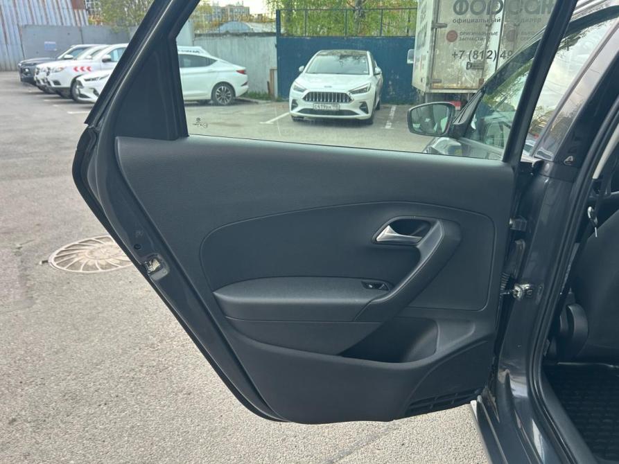 Volkswagen Polo V Рестайлинг Санкт-Петербург  - изображение 18