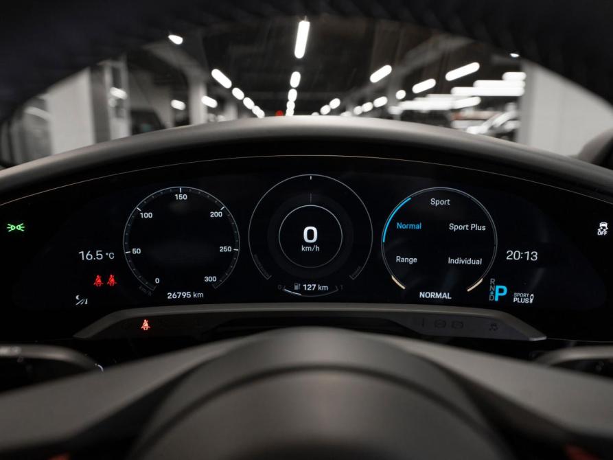 Porsche Taycan I Москва  - изображение 11