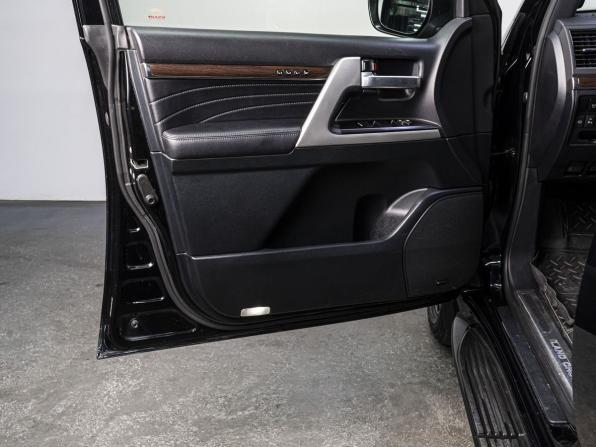 Toyota Land Cruiser 200 Series Рестайлинг 2 с пробегом 2020 года, цена 7 999 000 рублей, 60903 км, внедорожник, Автокод Объявления