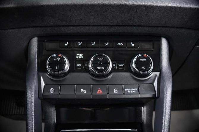 Skoda Karoq I с пробегом 2020 года, цена 2 419 000 рублей, 113711 км, внедорожник, Автокод Объявления