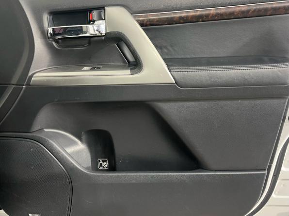 Toyota Land Cruiser 200 Series Рестайлинг 1 с пробегом 2014 года, цена 3 600 000 рублей, 292000 км, внедорожник, Автокод Объявления