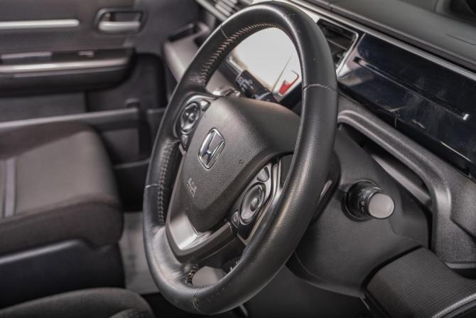 Honda Stepwgn V Рестайлинг с пробегом 2019 года, цена 2 599 000 рублей, 55000 км, минивэн, Автокод Объявления