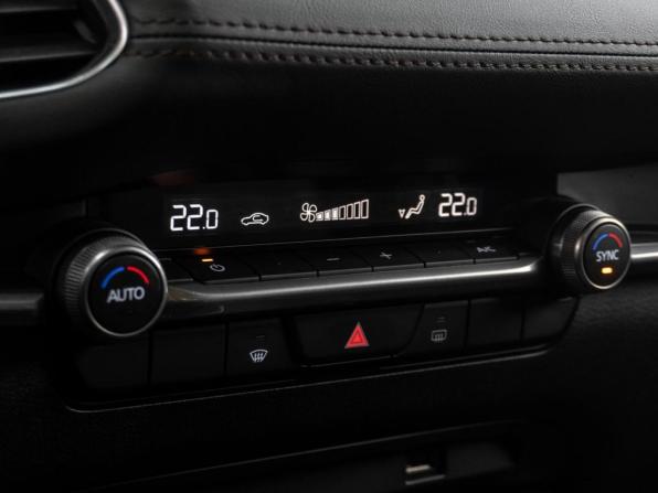 Mazda 3 IV (BP) с пробегом 2020 года, цена 2 429 000 рублей, 28380 км, седан, Автокод Объявления