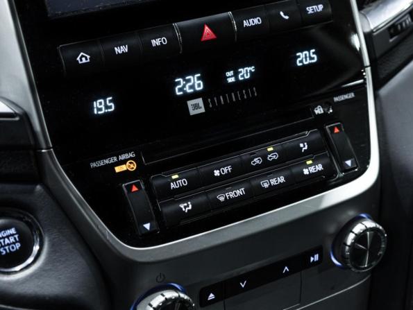 Toyota Land Cruiser 200 Series Рестайлинг 2 с пробегом 2018 года, цена 6 199 777 рублей, 181000 км, внедорожник, Автокод Объявления