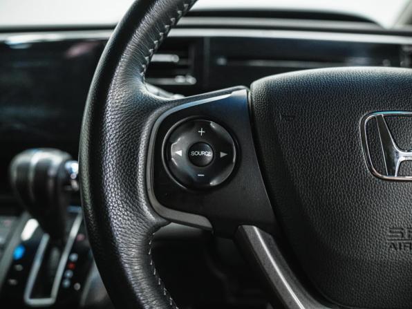 Honda Stepwgn V с пробегом 2016 года, цена 1 650 000 рублей, 158846 км, минивэн, Автокод Объявления