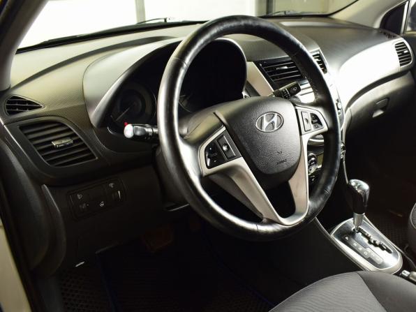 Hyundai Solaris I с пробегом 2014 года, цена 1 049 995 рублей, 157865 км, седан, Автокод Объявления