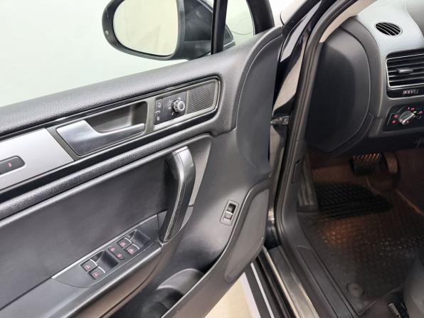 Volkswagen Touareg II с пробегом 2012 года, цена 1 780 000 рублей, 285614 км, внедорожник, Автокод Объявления