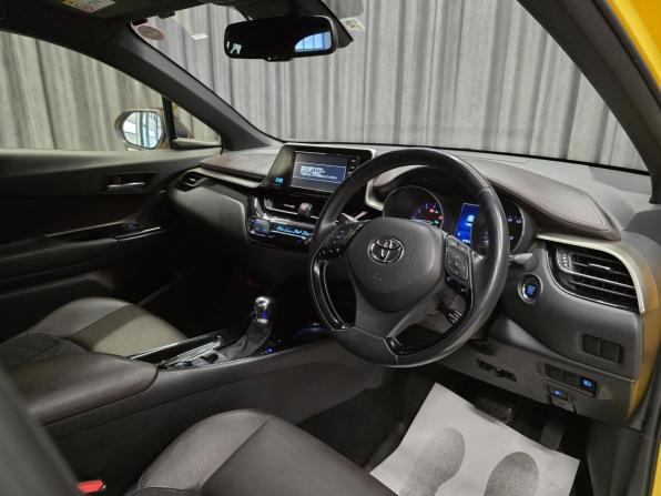 Toyota C-HR I с пробегом 2017 года, цена 2 100 000 рублей, 57000 км, внедорожник, Автокод Объявления