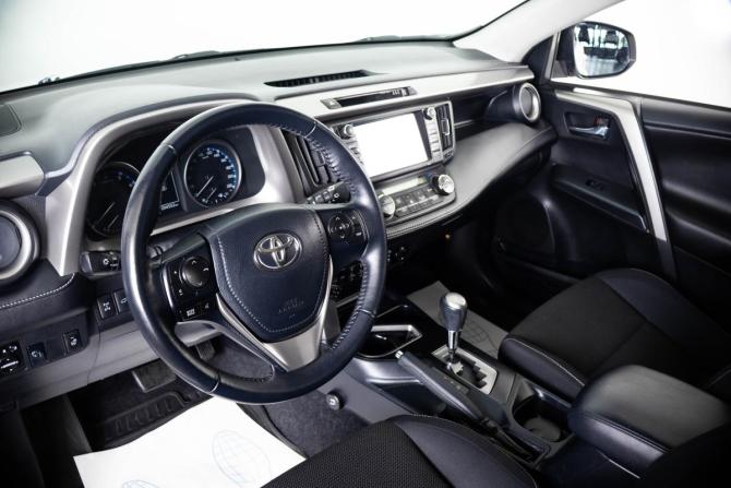Toyota RAV4 IV (XA40) Рестайлинг с пробегом 2017 года, цена 2 199 000 рублей, 204000 км, внедорожник, Автокод Объявления