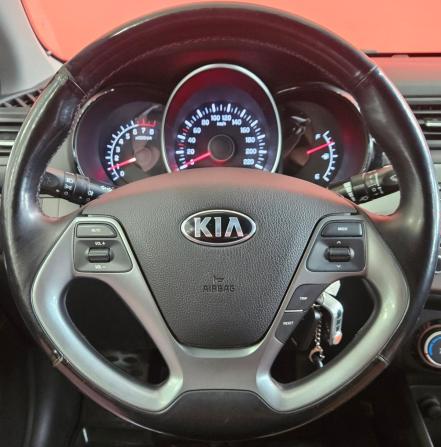 Kia Rio III Рестайлинг с пробегом 2017 года, цена 1 139 000 рублей, 71827 км, седан, Автокод Объявления