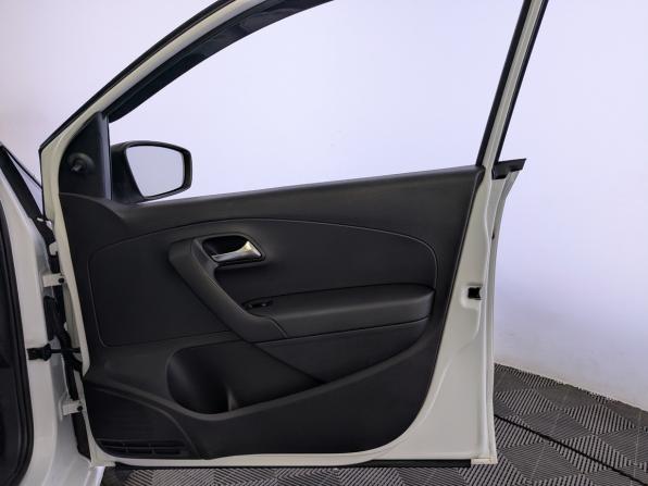 Volkswagen Polo V Рестайлинг с пробегом 2018 года, цена 1 200 000 рублей, 54281 км, седан, Автокод Объявления