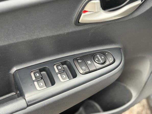 Kia Rio IV с пробегом 2018 года, цена 1 345 000 рублей, 139000 км, хэтчбек, Автокод Объявления