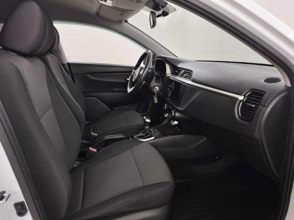 Kia Rio IV Рестайлинг с пробегом 2020 года, цена 1 415 000 рублей, 84562 км, хэтчбек, Автокод Объявления