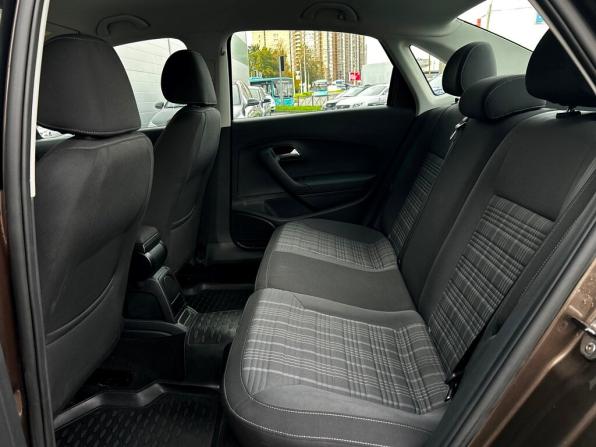 Volkswagen Polo V Рестайлинг с пробегом 2017 года, цена 1 067 900 рублей, 134946 км, седан, Автокод Объявления