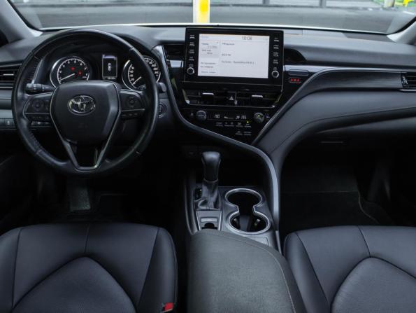 Toyota Camry VIII (XV70) Рестайлинг с пробегом 2021 года, цена 2 960 000 рублей, 56160 км, седан, Автокод Объявления