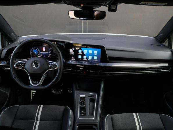 Volkswagen Golf VIII с пробегом 2022 года, цена 2 779 000 рублей, 33269 км, хэтчбек, Автокод Объявления