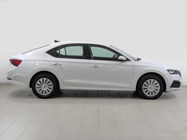 Skoda Octavia IV (A8) с пробегом 2021 года, цена 2 425 000 рублей, 53778 км, лифтбек, Автокод Объявления