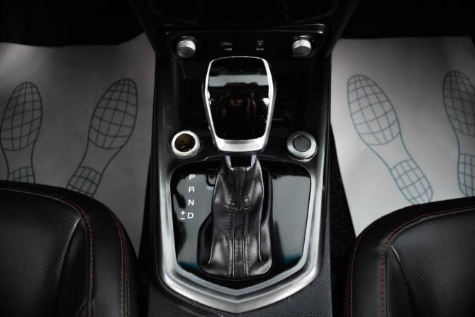 SsangYong Tivoli I с пробегом 2019 года, цена 1 299 000 рублей, 176000 км, внедорожник, Автокод Объявления