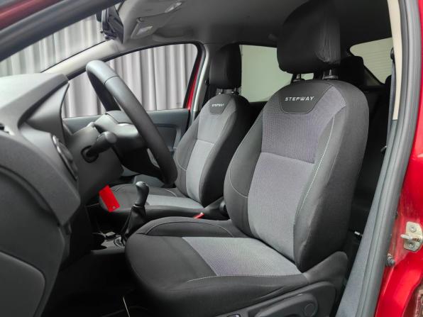 Renault Logan II Рестайлинг с пробегом 2019 года, цена 1 275 000 рублей, 30000 км, седан, Автокод Объявления