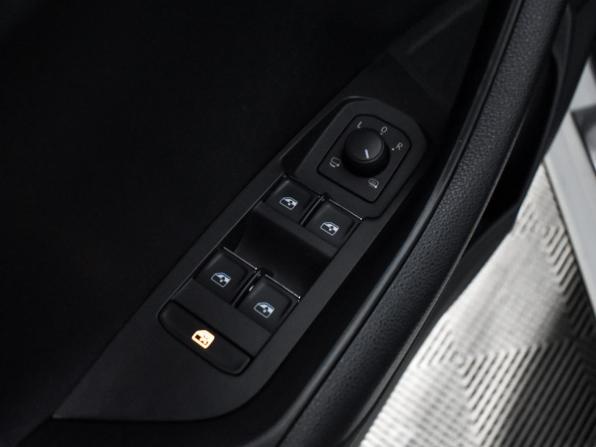 Skoda Karoq I с пробегом 2021 года, цена 2 489 000 рублей, 99345 км, внедорожник, Автокод Объявления