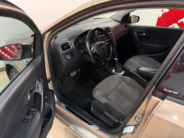 Volkswagen Polo V Рестайлинг с пробегом 2016 года, цена 1 350 000 рублей, 124523 км, седан, Автокод Объявления