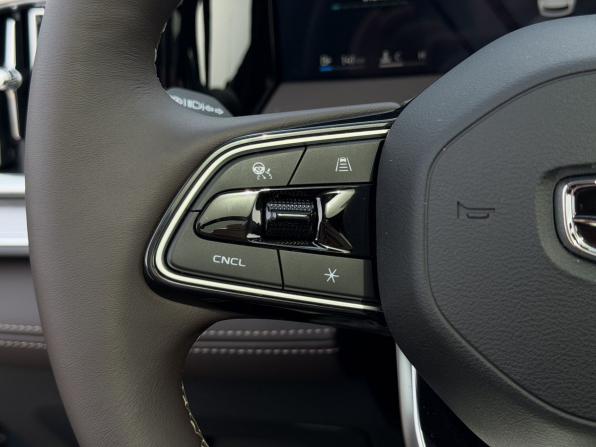 Geely Monjaro I Рестайлинг 2 с пробегом 2026 года, цена 3 950 000 рублей, 25 км, внедорожник, Автокод Объявления