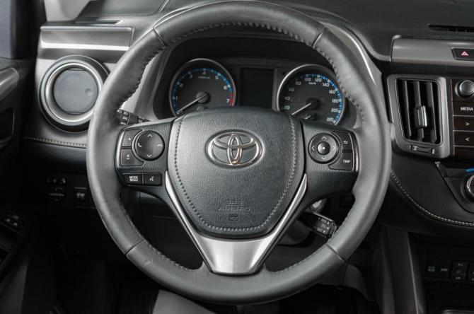 Toyota RAV4 IV (XA40) Рестайлинг с пробегом 2016 года, цена 2 199 000 рублей, 150000 км, внедорожник, Автокод Объявления