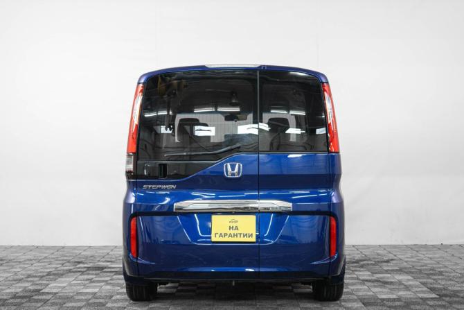 Honda Stepwgn V с пробегом 2016 года, цена 1 599 000 рублей, 141350 км, минивэн, Автокод Объявления