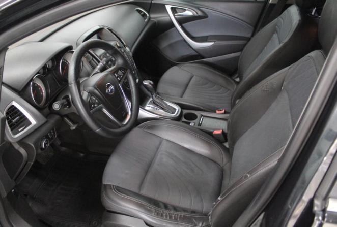 Opel Astra J Рестайлинг с пробегом 2013 года, цена 530 000 рублей, 201857 км, седан, Автокод Объявления