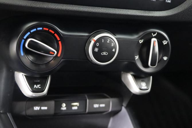 Kia Rio IV с пробегом 2018 года, цена 1 269 990 рублей, 201791 км, хэтчбек, Автокод Объявления