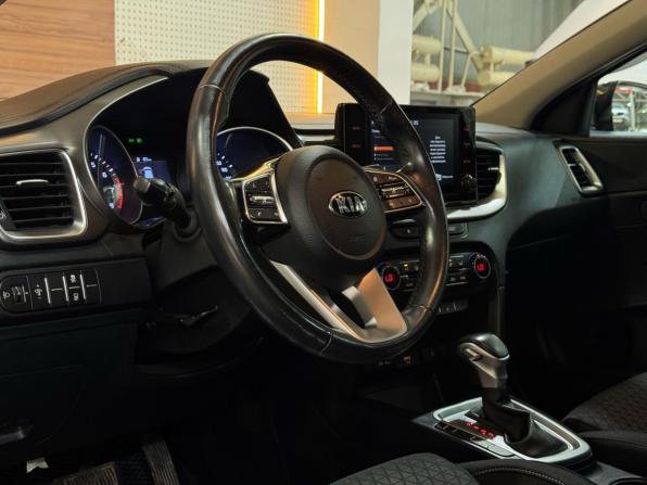 Kia Ceed III Рестайлинг с пробегом 2021 года, цена 2 039 900 рублей, 101842 км, универсал, Автокод Объявления