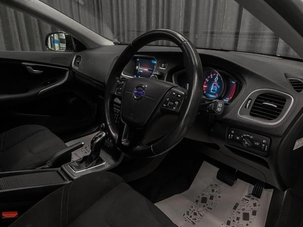 Volvo V40 II с пробегом 2015 года, цена 1 150 000 рублей, 108592 км, хэтчбек, Автокод Объявления