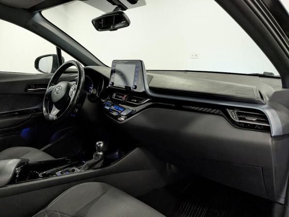 Toyota C-HR I Рестайлинг с пробегом 2021 года, цена 2 300 000 рублей, 157486 км, внедорожник, Автокод Объявления