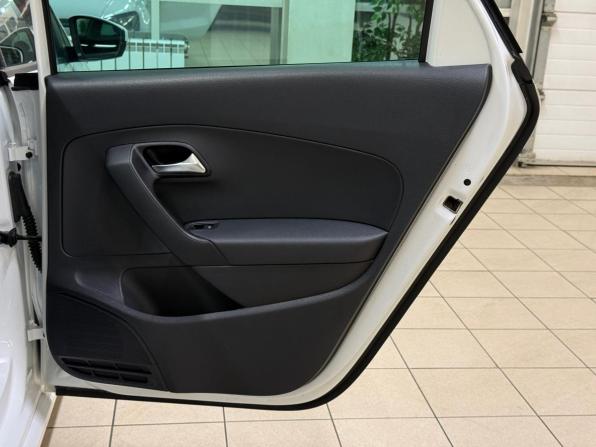 Volkswagen Polo V Рестайлинг с пробегом 2019 года, цена 1 150 000 рублей, 112000 км, седан, Автокод Объявления