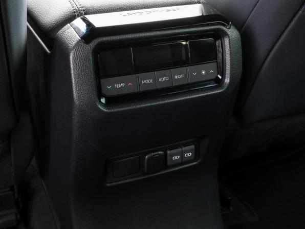Toyota Land Cruiser Prado 250 Series с пробегом 2024 года, цена 7 650 000 рублей, 15000 км, внедорожник, Автокод Объявления