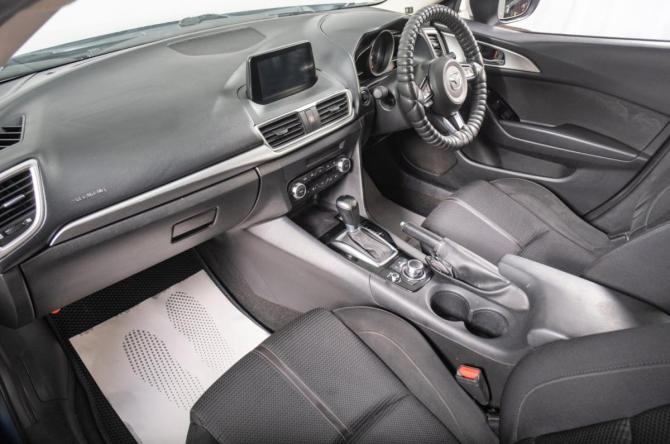 Mazda Axela III Рестайлинг с пробегом 2018 года, цена 1 269 000 рублей, 157000 км, седан, Автокод Объявления