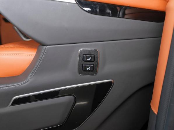 Toyota HiAce H300 с пробегом 2024 года, цена 10 900 000 рублей, 14616 км, минивэн, Автокод Объявления
